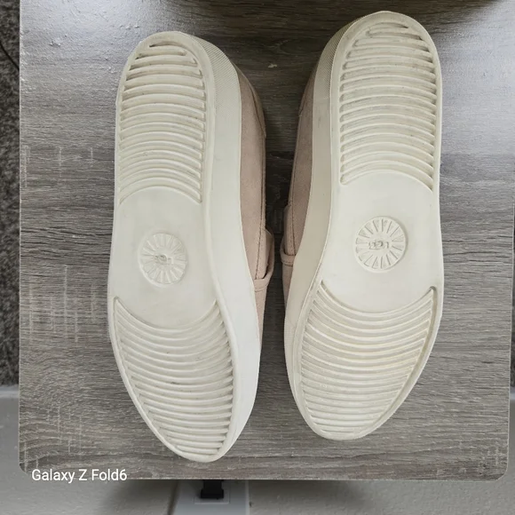 UGG Women’s Slip-On Sneakers Size 11 Pink Suede Casual Comfort Loafers Flats - Picture 3 of 9